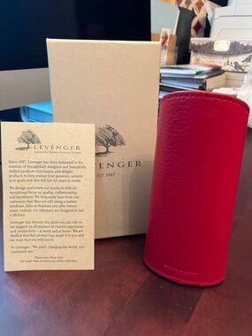 Levenger Desktop Eyeglass holder
